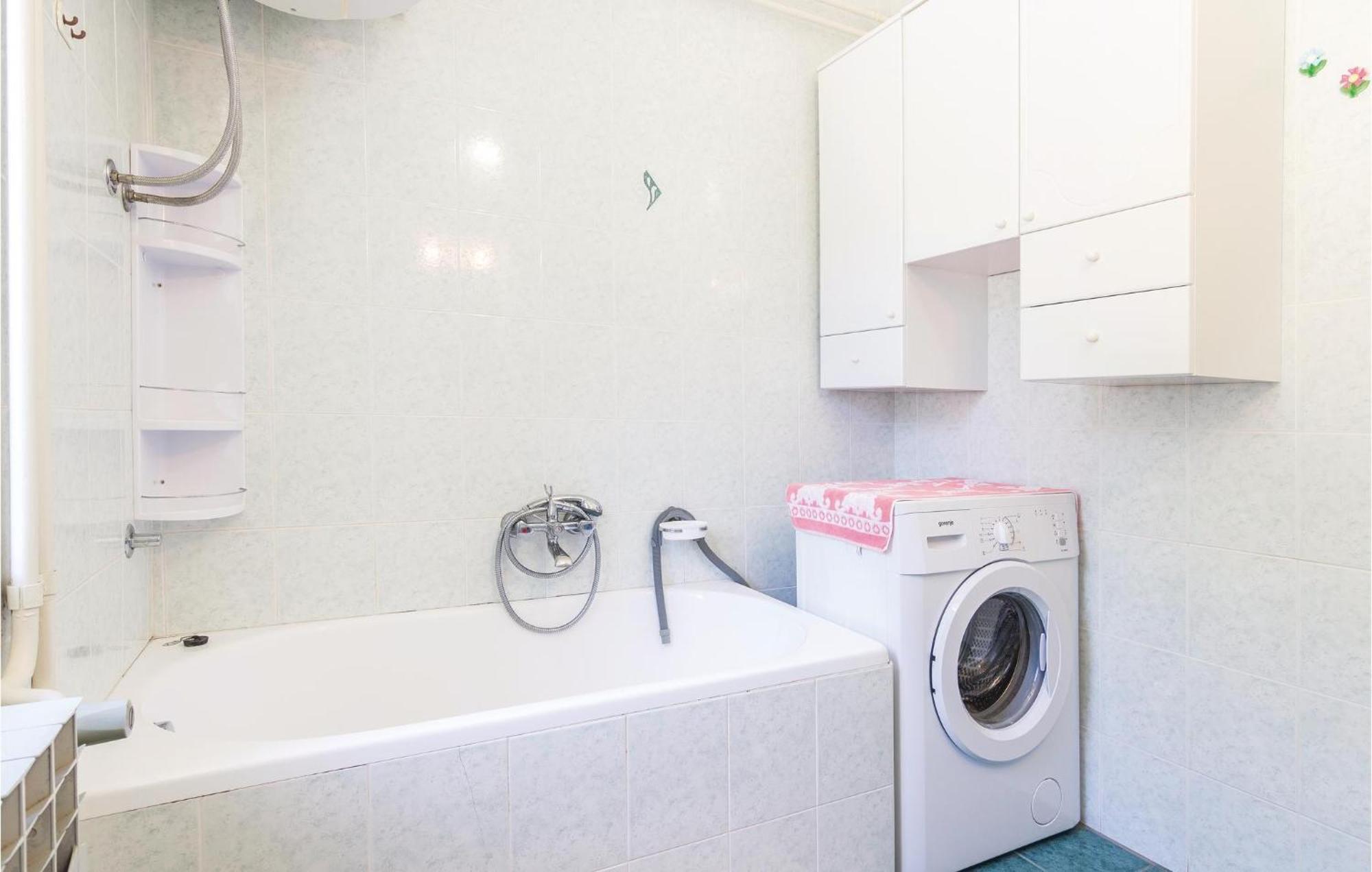 Cozy Apartment In Pican With Kitchen Экстерьер фото
