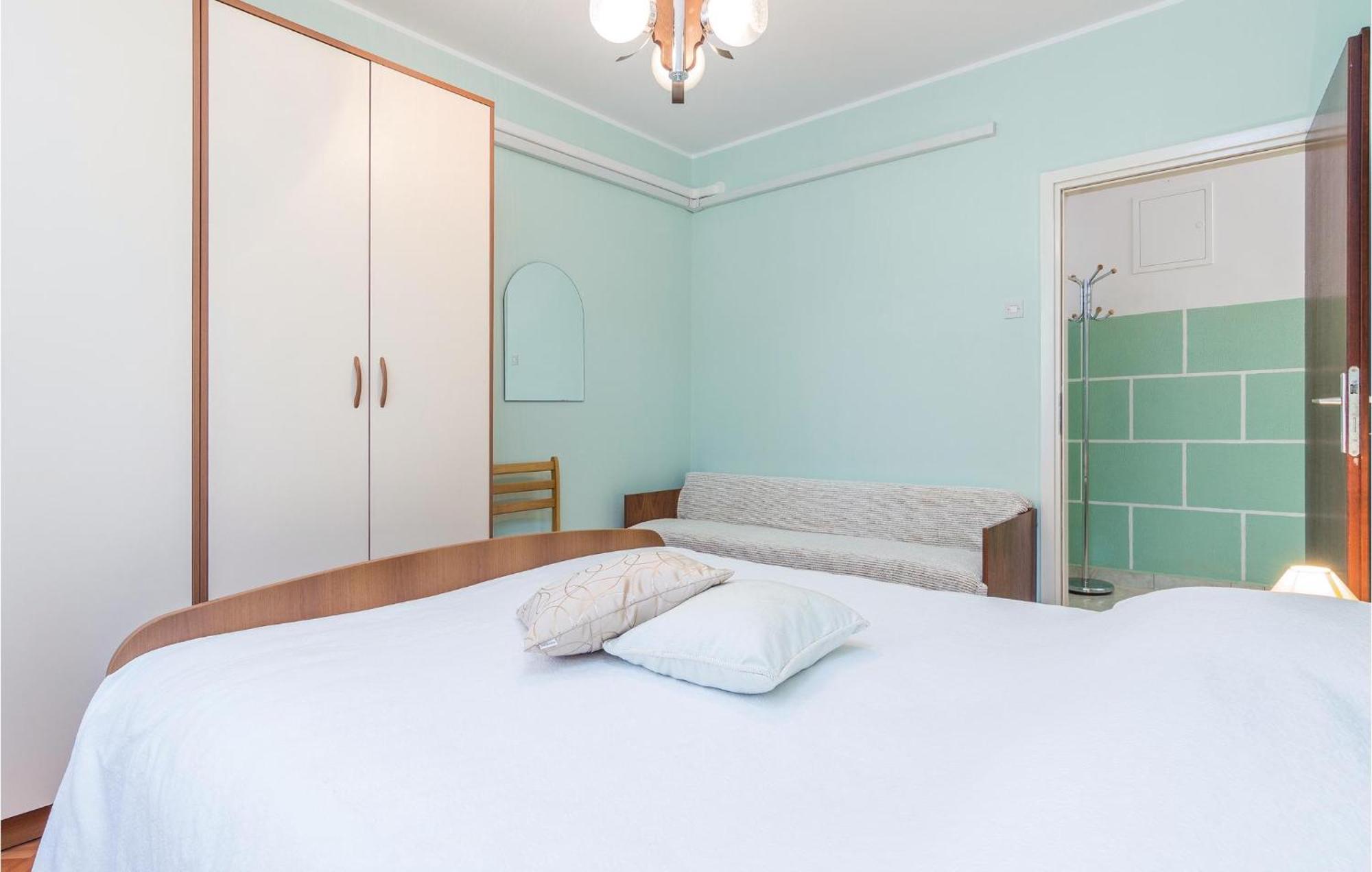 Cozy Apartment In Pican With Kitchen Экстерьер фото