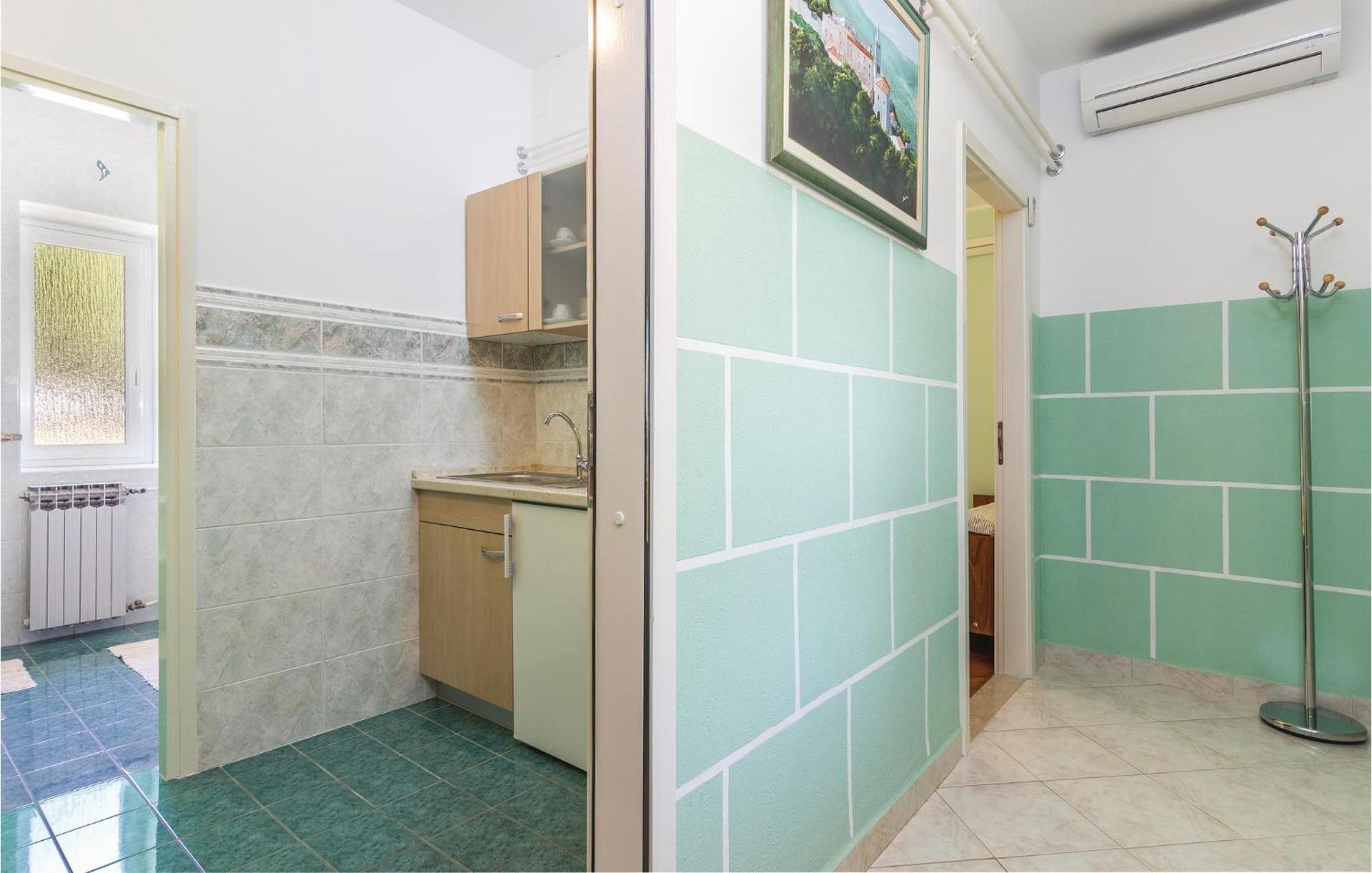 Cozy Apartment In Pican With Kitchen Экстерьер фото